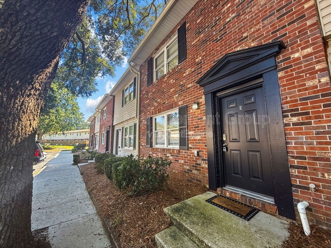 Primary Photo - 415 Parkdale Dr