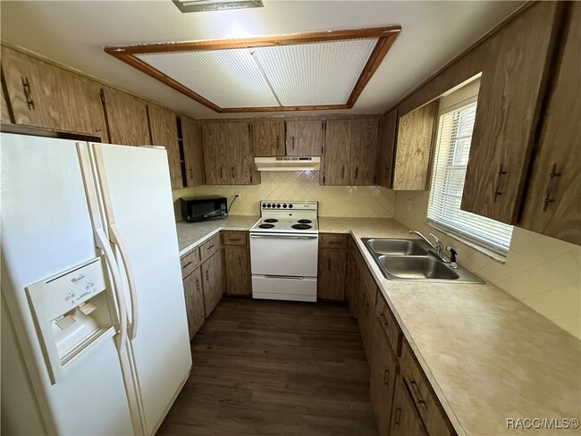 Building Photo - 923 S Brisson Terrace