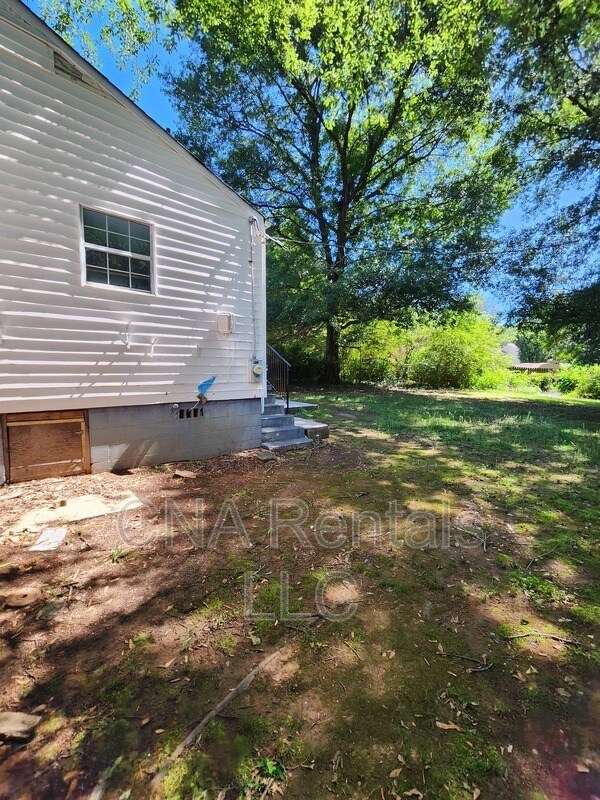 Building Photo - 104 E Acres Dr SE