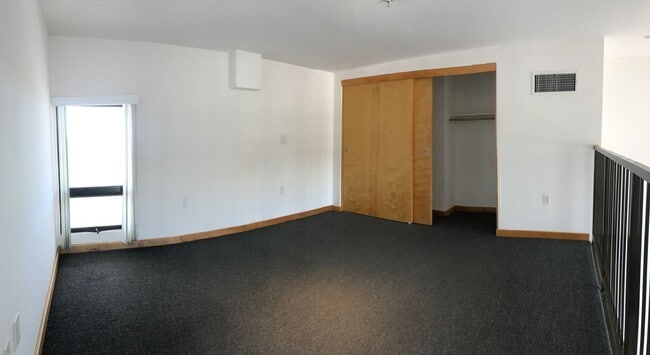 Building Photo - 515 W Main St