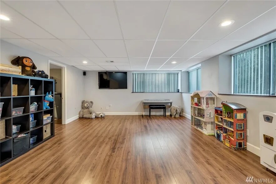 Building Photo - 37110 5th Ave SW