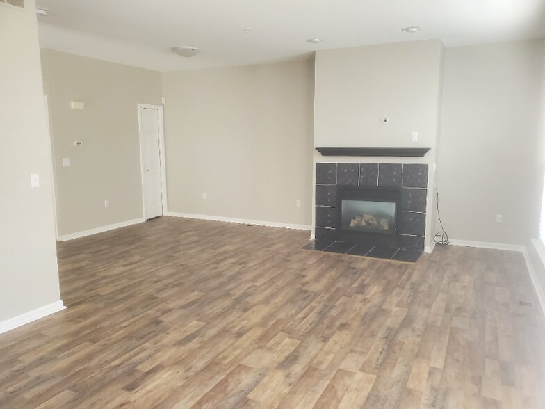 Building Photo - 645 Cherry Orchard Rd