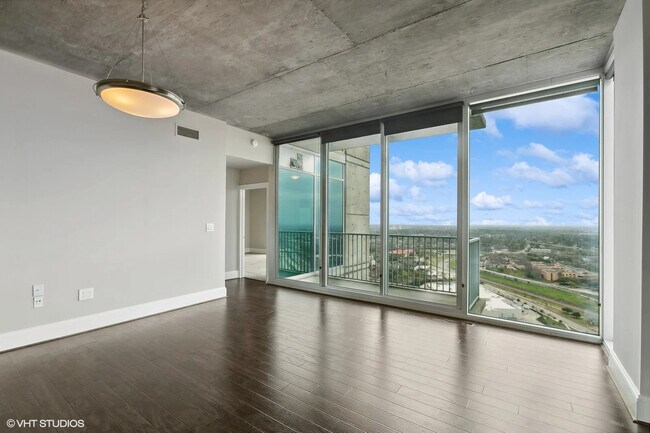 Building Photo - Luxury Meets Location – Prime 1 Bed Near H...