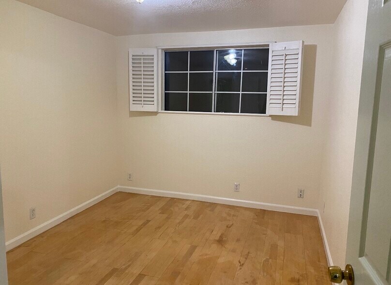 Building Photo - 15040 Los Gatos Blvd