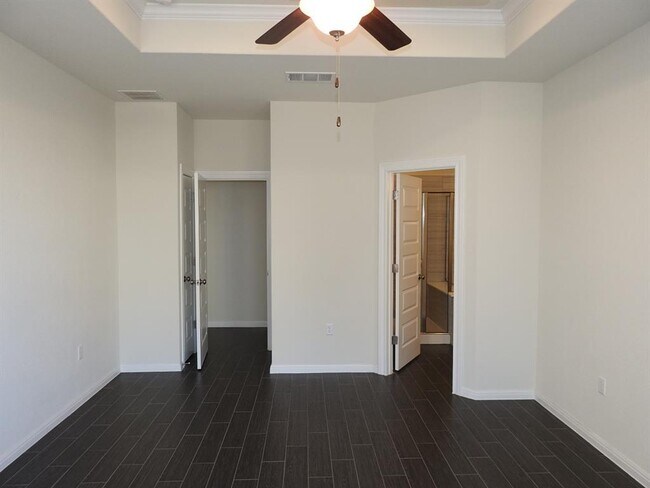 Building Photo - 9903 Quercia Dr
