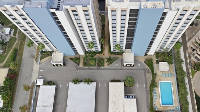 Building Photo - 1925 Clifford St