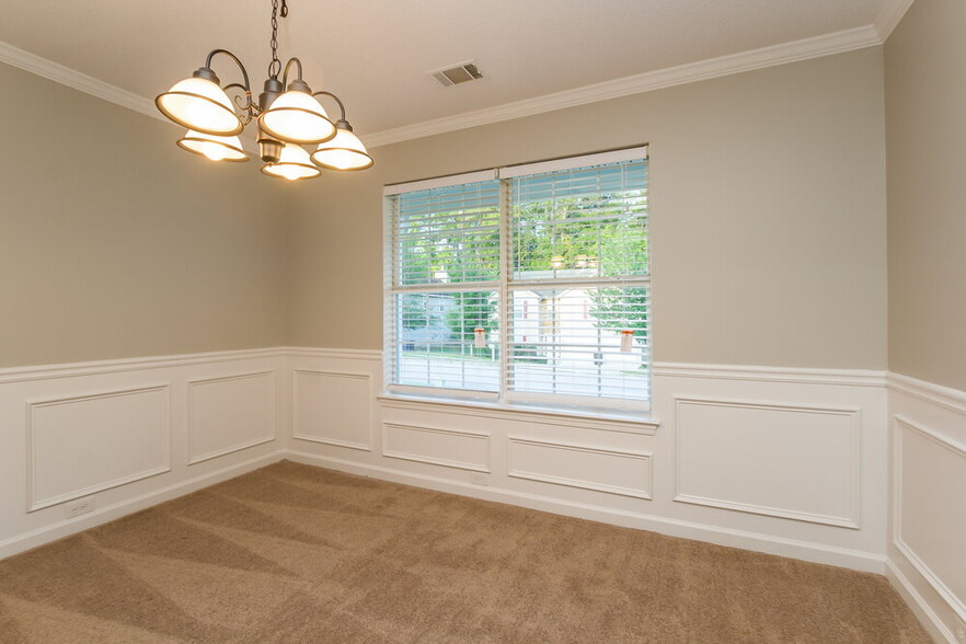 Building Photo - 6973 Foxmoor Way