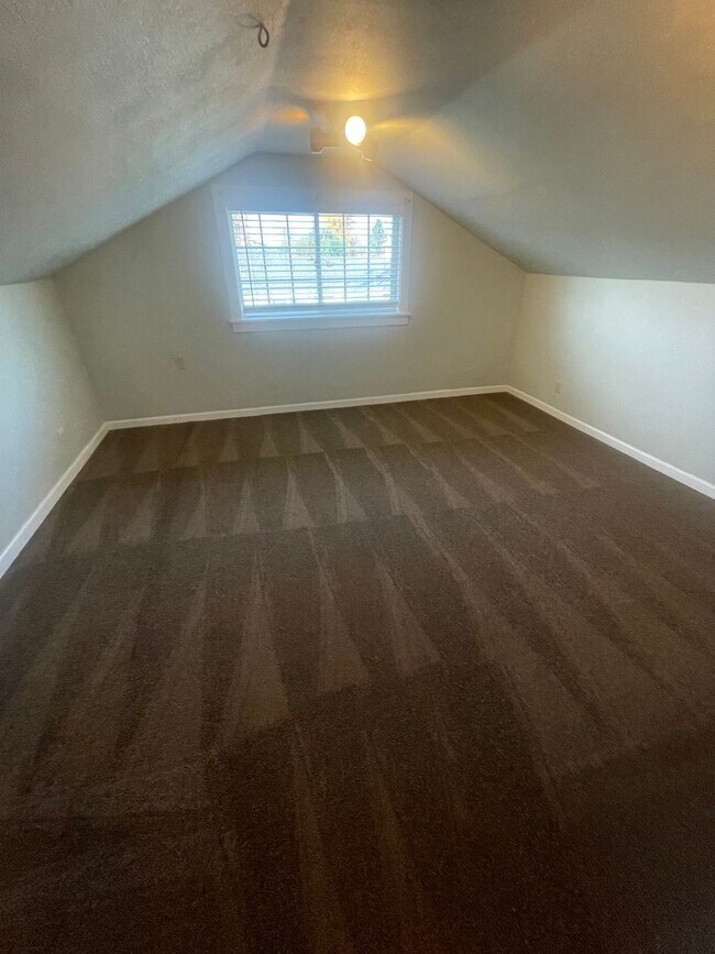 Building Photo - Charming 3 Bedroom Home Lebanon Home with Large Fenced Yard! **$500.00 Off First Full Month's Ren...