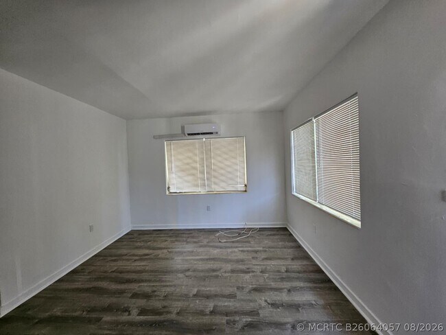 Building Photo - 1732 SW 21st Ter