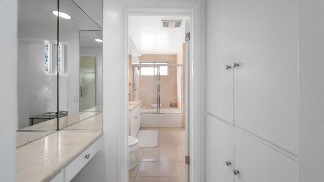 Building Photo - 223 S Lasky Dr