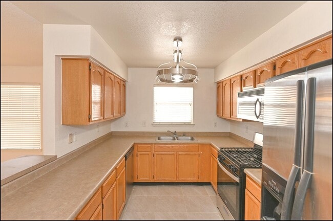 Building Photo - 648 Wind River Ave