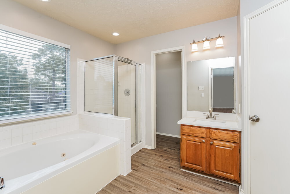 Building Photo - 8310 Woodland Willows Dr