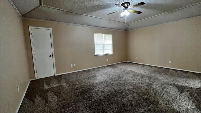 Building Photo - 1025 Cloverdale Ln