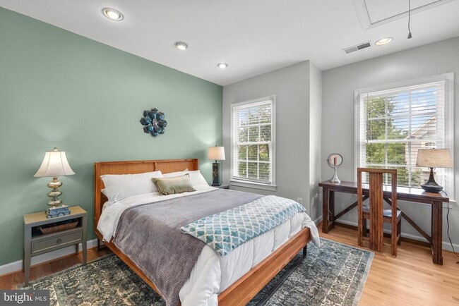 Building Photo - 4914 John Ticer Dr