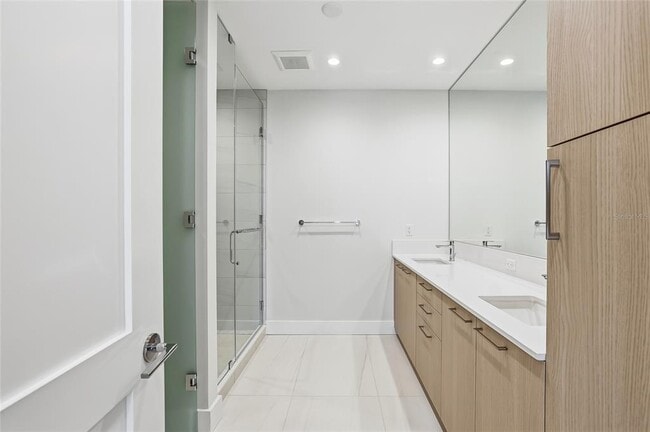 Building Photo - 275 1st Ave S