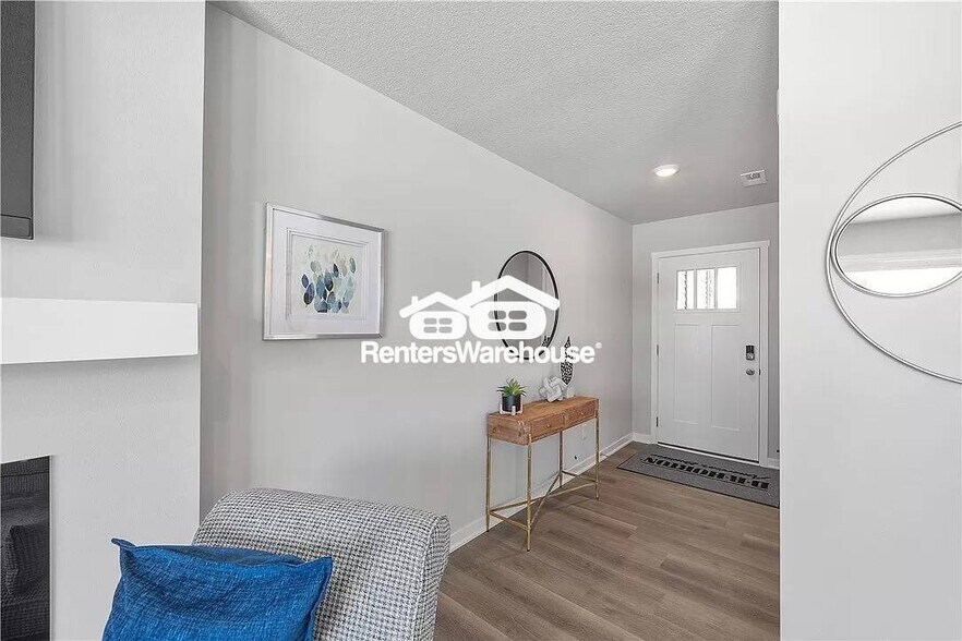 Building Photo - 2205 Bugge Dr