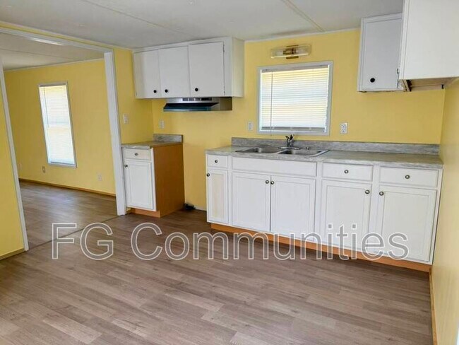 Building Photo - 112 Laurin Dr