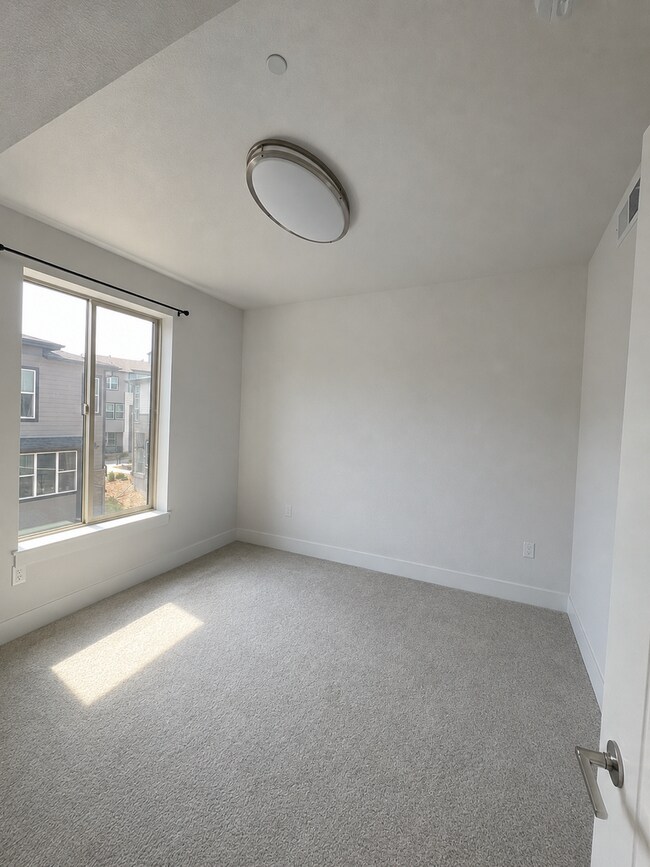 Building Photo - 514 Promenade Dr
