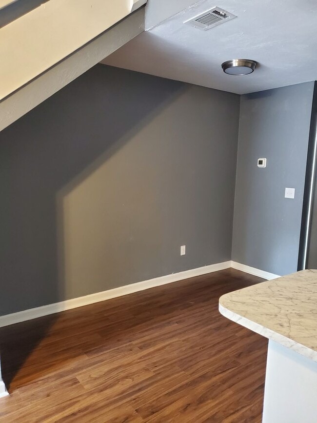 Building Photo - Dual Suite Comfort: 2BR/2BA Townhouse with Washer/Dryer Included