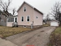 Building Photo - Charming 3-Bedroom Home in Menasha, WI with Spacious Layout!