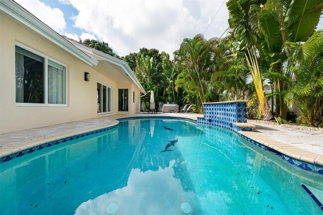 Building Photo - 7641 W Country Club Blvd