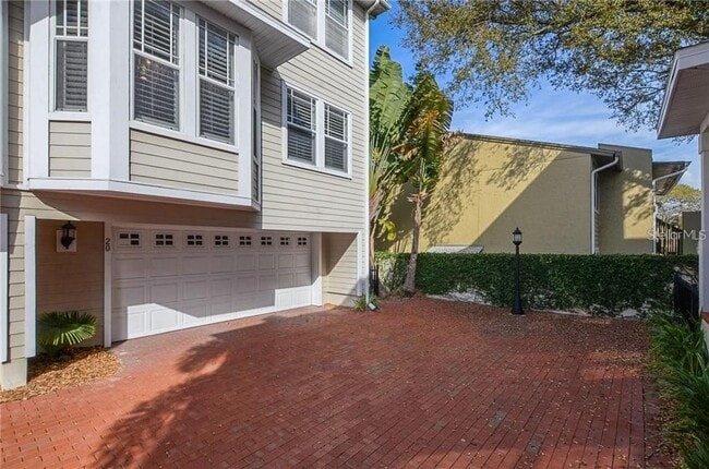 Building Photo - 3315 W De Leon St