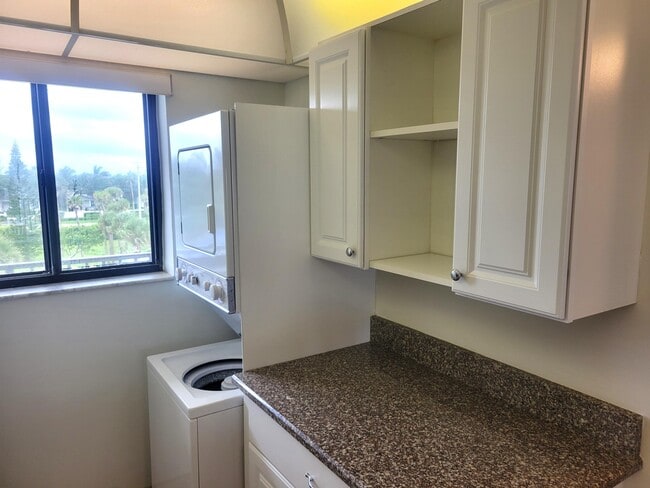 Building Photo - 10152 S Ocean Dr