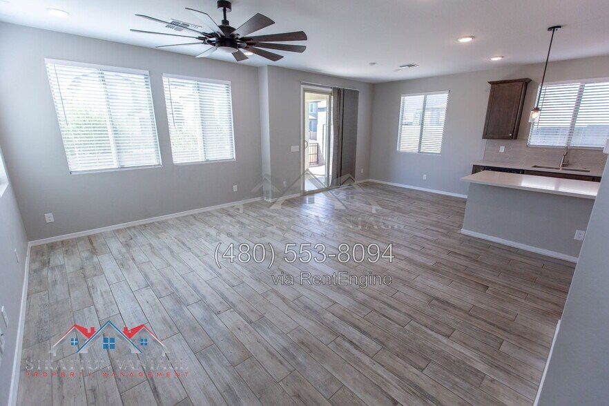 Building Photo - 1033 S 150th Dr