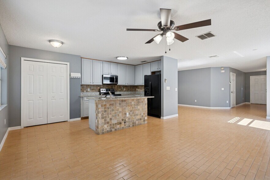 Building Photo - 2825 Cliffe Ct