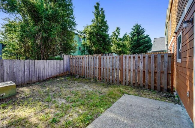 Building Photo - 5147 NE Killingsworth St