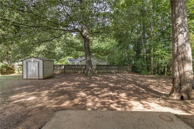 Building Photo - 7955 Trinity Park Dr