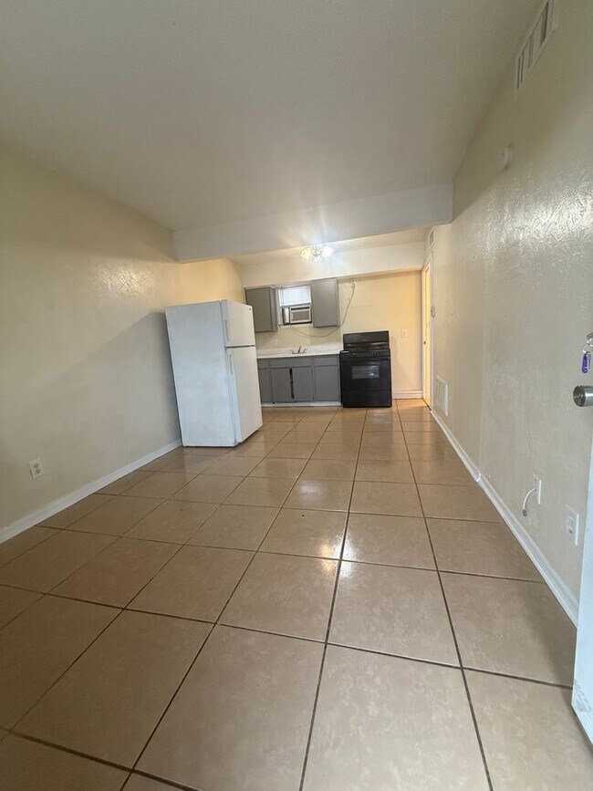 Building Photo - 1601 E Central Texas Expy