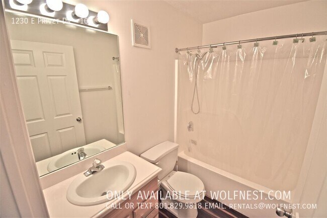 Building Photo - 1230 Privet Dr
