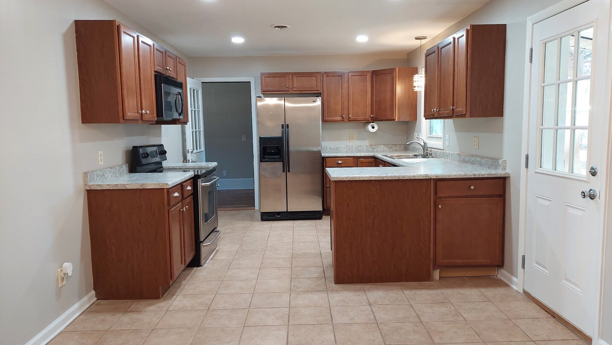 Spacious, open-concept kitchen - 611 Ambrose Dr