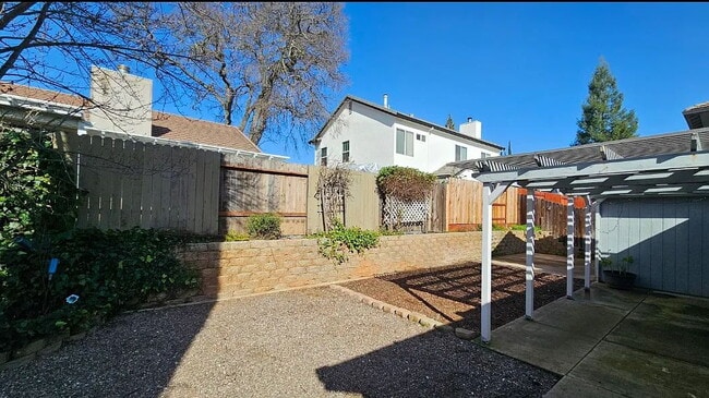 Building Photo - Freshly painted home with newer appliances. Quiet neighborhood near parks, shopping and schools.