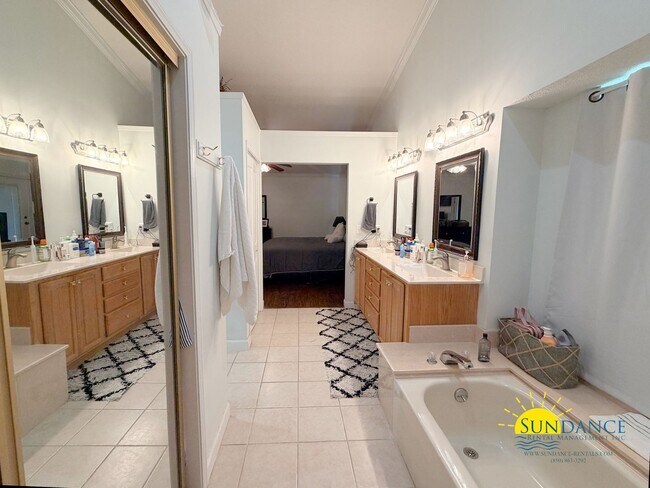 Building Photo - Charming 3BR Home in Mary Esther Near Hurlburt Field!