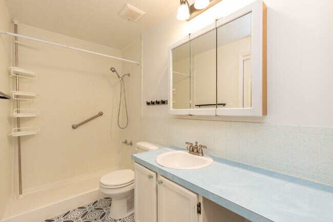 Building Photo - Charming Ranch in North Longmont!