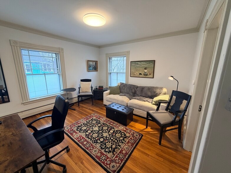 Building Photo - 25 Meacham St