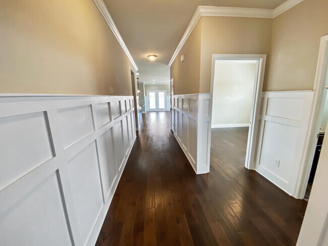 Building Photo - 3037 Greenway Cir SE