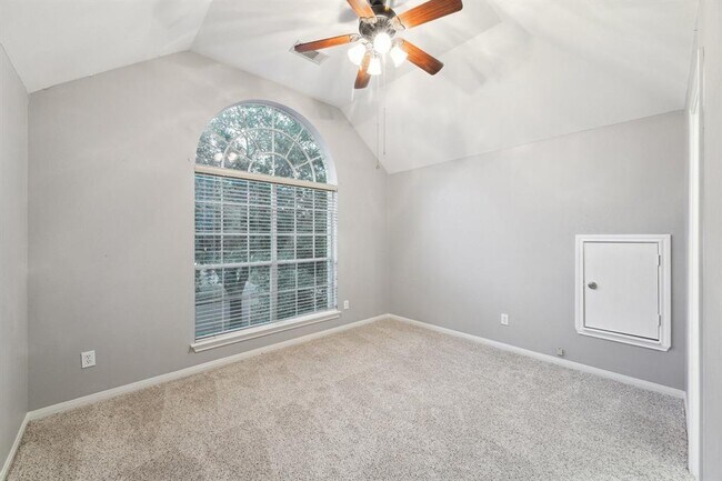 Building Photo - 2109 Enchanted Lake Dr