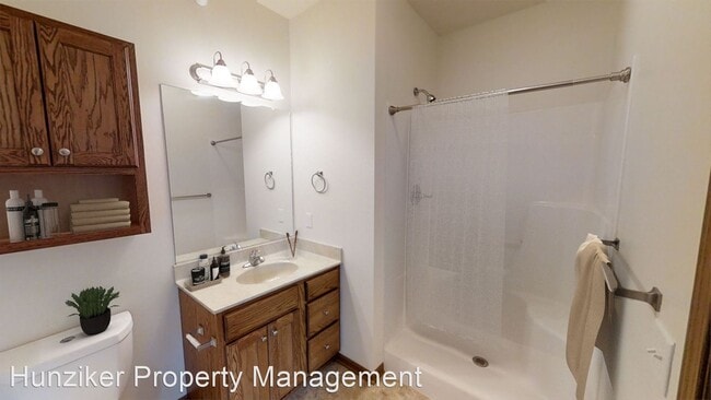 Building Photo - 2 br, 2 bath Apartment - 140 N. Hyland 140...