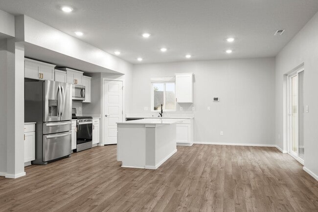 Building Photo - Newer Construction Home in Upriver Drive Neighborhood