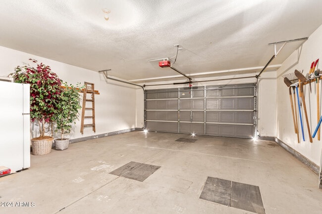Building Photo - 3224 E Escuda Rd