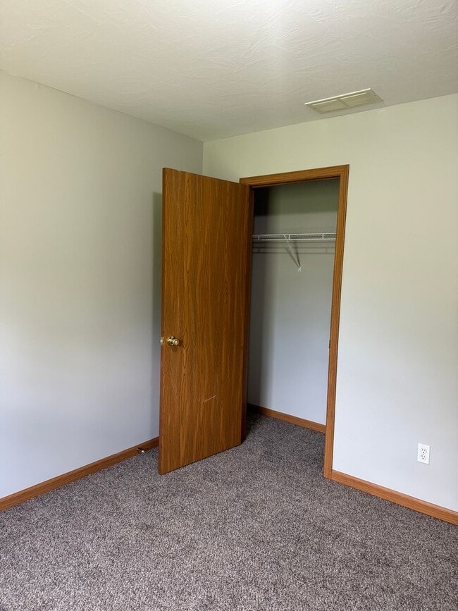 Building Photo - 3 Bedroom Home Strafford, Missouri