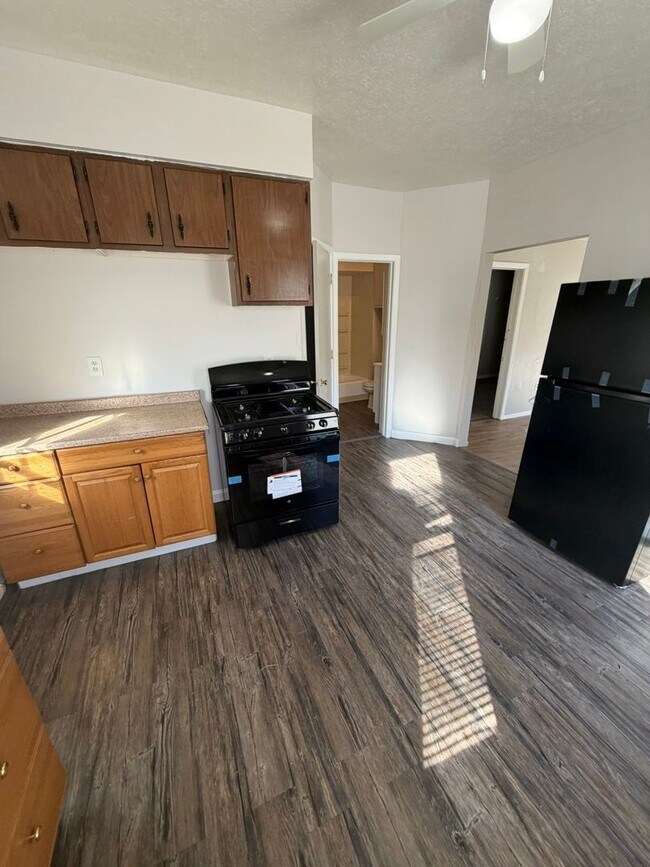 Building Photo - 2200 W 103rd St