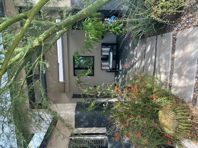 Building Photo - 3230 E Colter St