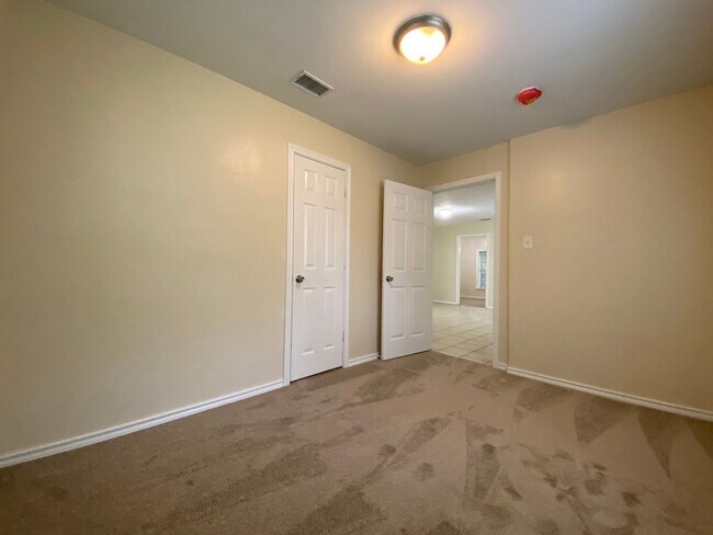 Building Photo - COMING SOON 3 BEDROOM 2 BATH HOME IN TCU AREA