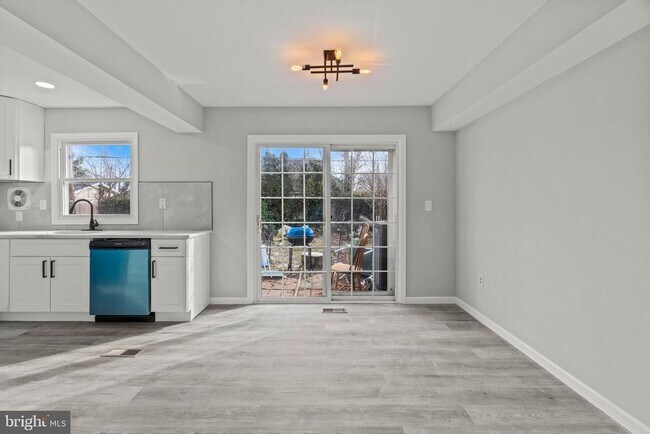 Building Photo - 48 Marboro Ln