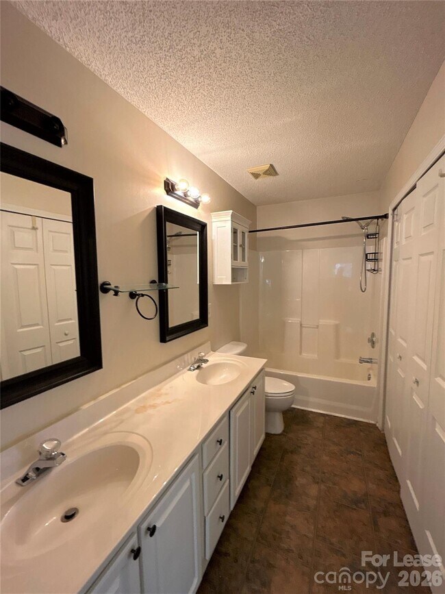 Building Photo - 12402 Bluestem Ln