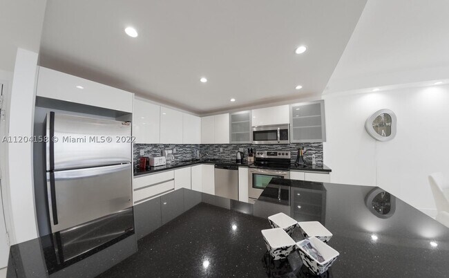 Building Photo - 5601 Collins Ave
